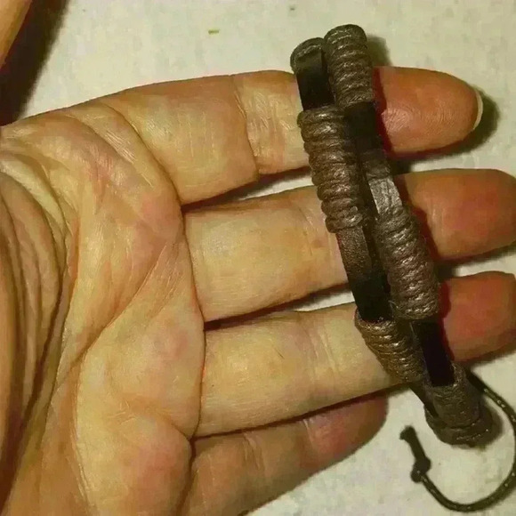 Handmade Leather Unisex Bracelet - Picture 1 of 4